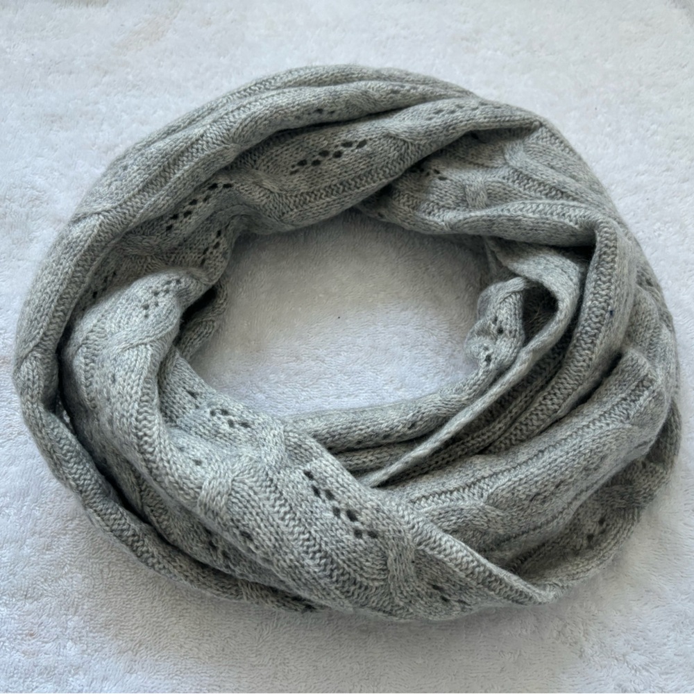 NWT Beautiful Gray Infinity Scarf